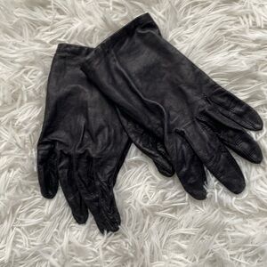 Black vintage short driving gloves
